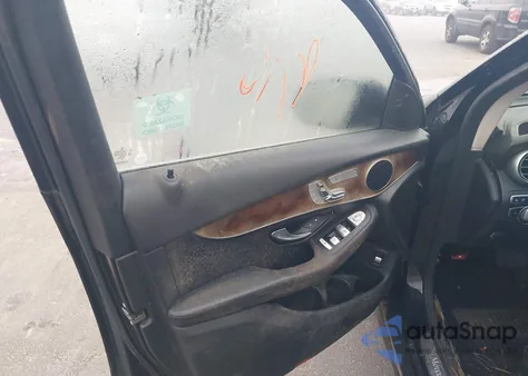 2016 Mercedes-Benz Glc 300 from USA, damaged, VIN WDC0G4JB2GF056395